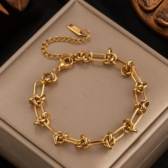 STATEMENT BRACELET - Picture 2 of 3